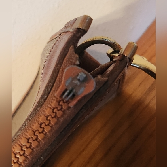 Dooney and Bourke very VINTAGE Bag. NEEDS TLC - Picture 6 of 10